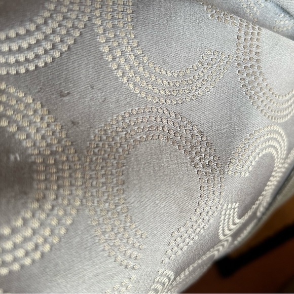 Light grey authentic coach crossbody bag. - Picture 6 of 6